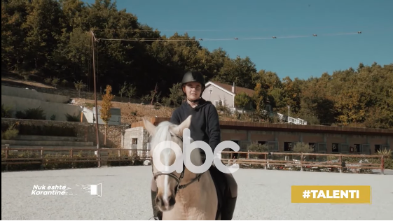 Flana Cami, kalorësja e klubit në Equos që premton sukses në garat me kapërcim (film)