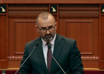 Ulsi Manja, replika me Edmond Spahon: Gjumi ju mori në qafë e ju solli këtu