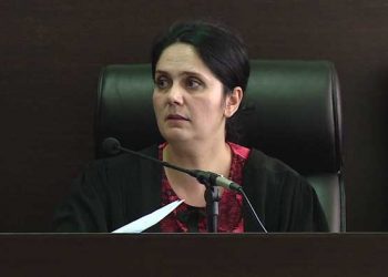 Kërkon pafajësinë edhe pse u lirua, Enkeleda Hoxhën e “braktisin” avokatët në Apel