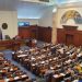 Seanca për propozim francez mbyllet pa vendim, Kuvendi i Maqedonisë mblidhet nesër