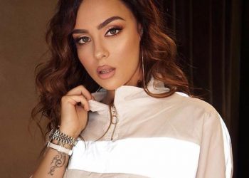 Xhensila publikon momentin kur mori Ajkën për herë të parë në krahë, ja dedikimi prekës