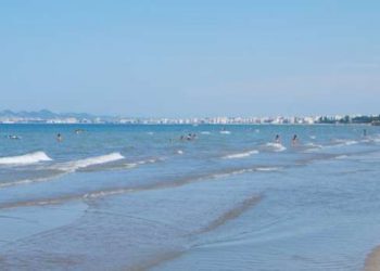 E rëndë në Durrës/ I riu futet të shpëtojë nga mbytja 15-vjeçarët, por mbytet vetë