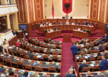 Akuzat nga krerëve të UÇK-së, Kuvendi miraton rezolutën kundër raportit të Dick Martit