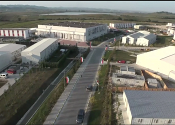 Paralajmërimi për sulm terrorist, “blindohet” kampi i muxhahedinëve në Manëz, ja masat e marra