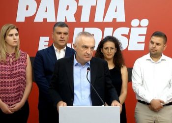 Takim me strukturat e Partisë së Lirisë, Meta udhëton drejt Durrësit: Mezi pret…