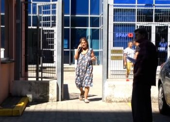 Thellohet skandali, e moshuara që mbledh kanaçe figuron pronare e një tjetër kompanie