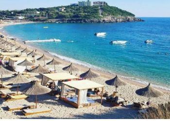 Përplasi pushuesit në plazhin e Jalës, arrestohet drejtuesi i gomones