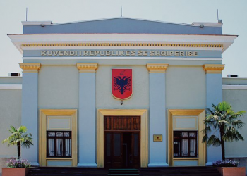 Kërkesa për Kuvendin/ Kush është politikani I.M ish-sigurims, lista me 4 deputetë të implikuar