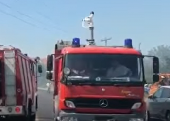 Zjarret “gjunjëzojnë” Lezhën, flakët përpijnë pyjet pranë Urës së Zogut