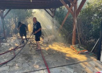 Iu dogj shtëpia tre herë, i moshuari nuk e përballon dot dhe ndërron jetë