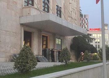 Një ditë para protestës, Rama blindon Kryeministrinë (Foto)