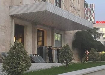 Një ditë para protestës, Rama blindon Kryeministrinë (Foto)