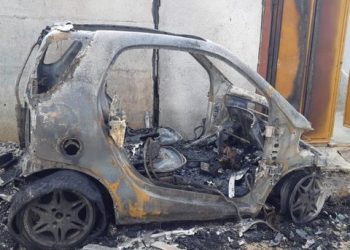 Digjet mjeti ‘Smart’ në Korçë, Policia: Në pronësi të 34-vjeçares, nisim hetimet