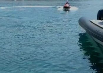 Skafet plagosën 3 pushues gjatë korrikut, policia merr masat, shton kontrollet në det