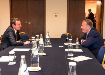 Albin Kurti takohet me ish-sekretarin amerikan Mike Pompeo