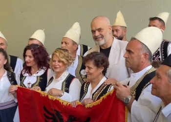 Me lavde e këngë në tunel, autori: Ramën e gozhdova për 4 min në këmbë, kërkoi…