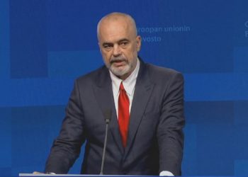 Rama “i bie” shkurt, injoron opozitën: Falenderoj të gjithë mediet që kanë ardhur nga Shqipëria