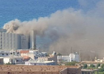 Zjarr masiv, flakët përfshijnë hotelin në Kretë