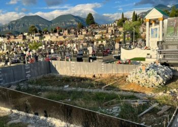 Denoncimi i Berishës për kreun e bashkisë Kamëz: Shet me 1000 euro varrin