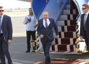 Krahu i Putin jashtë funksionit, Mediat britanike: Si shkoi në samitin me Iranin (VIDEO)