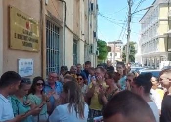 Lirohet nga burgu ish-shefi i Rendit, duartrokitje para gjykatës në Shkodër