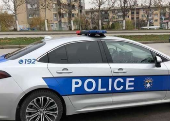 E rëndë/ Makina përplas prokuroren dhe largohet nga vendngjarja