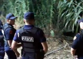 Atentati në Milot/ Berisha si gazetar, publikon pamjet e automjetit që digjet (VIDEO)