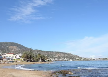 Mendonin se po merrte rreze dielli, gjendet i vdekur turisti në shezlong