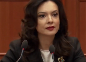 “Protesta ishte me kuadrate”, Spiropali-Berishës: Deputetët ishin të detyruar të dilnin