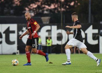 Partizani merkato në Sllovaki, gjen një qendërmbrojtës