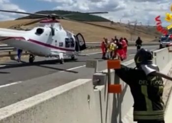 E rëndë/ Familja shqiptare përplaset nga makina në Itali, në gjendje kritike për jetën