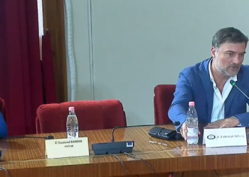 Xhaçka mungon sërish në Komision, Alibeaj: Ikni me bisht ndër shalë