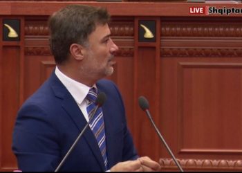 Nikolla i pret fjalën/ Plas debati në Kuvend, Alibeaj: Shtyp butonin atë bëj…