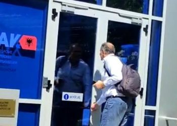 “U mbërthye” për 8 orë nga SPAK, ish-ministri Beqaj: Kam zbatuar detyrimet…