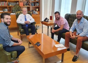 Berisha takim në zyrë me artistë: Big Basta, përshëndetje nga larg