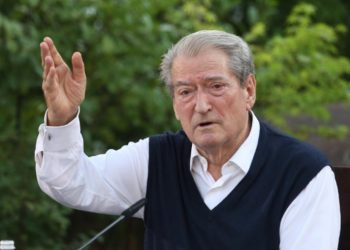 Tirana rrethuar me kulla, Berisha: Plani ishte që të ndërtoheshin me 8 kate, sot i ke me 35