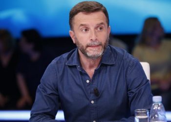 “Globi rrotullohet”/ Pas shkarkimit të Ahmetajt, Braçe mesazh ironik në rrjetet sociale