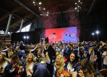 Ceremonia/ 97 pedagogë marrin titullin Profesor” dhe “Profesor i Asociuar”