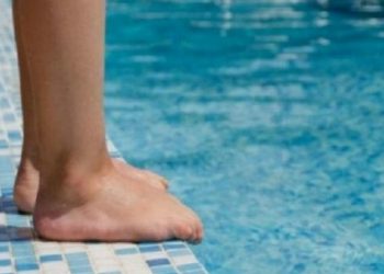 E rëndë/ 3- vjeçari shqiptar mbytet në pishinë, babai po punonte në…