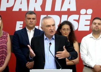 “E thyej në mes”, Meta mesazh Ramës: Si çun i Pazarit të Ri, unë i bie më të fortit