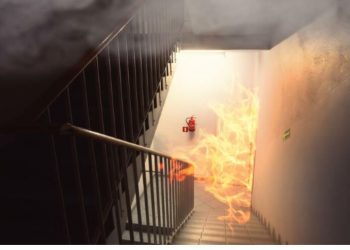 Përfshihet nga flakët një hotel, vdesin 8 persona