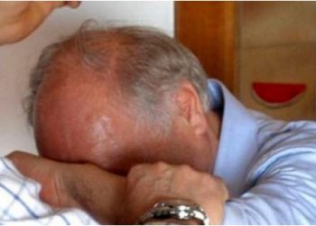 Tronditëse/ 15 vjeçari vret gjyshin e tij më pas e poston në rrjetet sociale