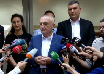“Populli i 2 marsit do ngrihet”/ Meta paralajmëron: Ka ardhur momenti të ndryshojë sistemi në vend