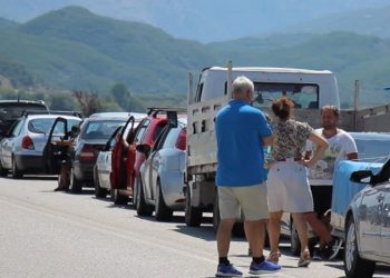 Radhë kilometrike në Kakavijë, pala greke punon vetëm me 1 sportel