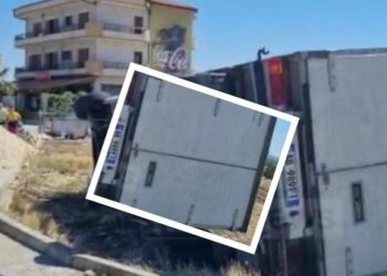 Barrikadat në veri, kamionët që bllokuan kufirin janë të ministrit në qeverinë e Kosovës