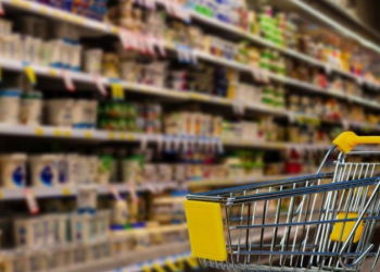 Kriza ekonomike, familjet shqiptare shpenzuan 30 milionë euro më shumë në qershor