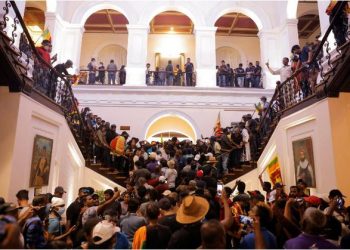 Protestat anti-qeveritare, jep dorëheqjen edhe kryeministri i këtij shteti