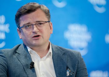 Kuleba, thirrje BE për më shumë armë dhe sanksione kundër Rusisë