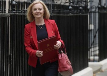 Liz Truss nis zyrtarisht garën për të zëvendësuar Boris Johnson