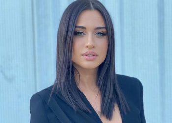 Ndjekësi i bën pyetje që donte t’i evitonte, Dojna vendos të përgjigjet ashpër: Më duket e…